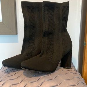 Via Pinky stretch fabric upper boot. Black. 10